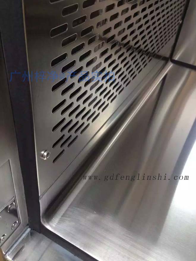 百級層流傳遞窗內外雙層殼體，內部四周圓弧處理，保證無縫隙連接；